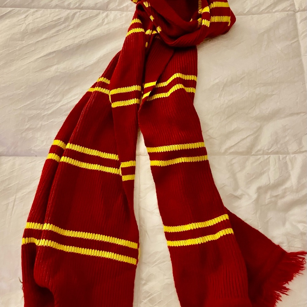 Harry Potter Gryffingdor red/yellow scarf
